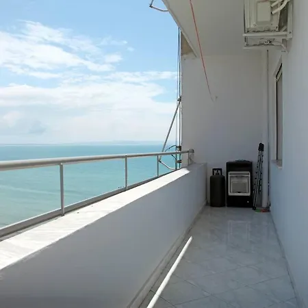 Beachfront 3br/2ba In Vollga Lejlighed