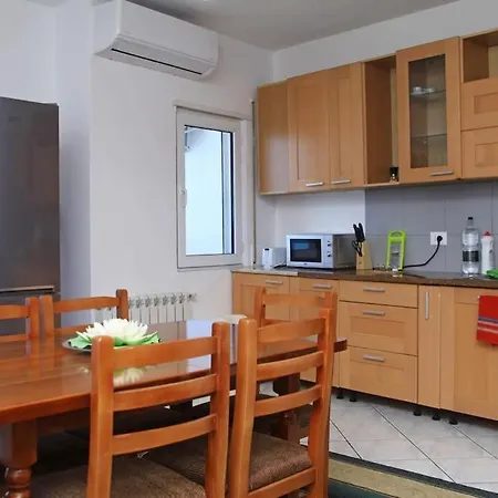 Beachfront 3br/2ba In Vollga Durrës
